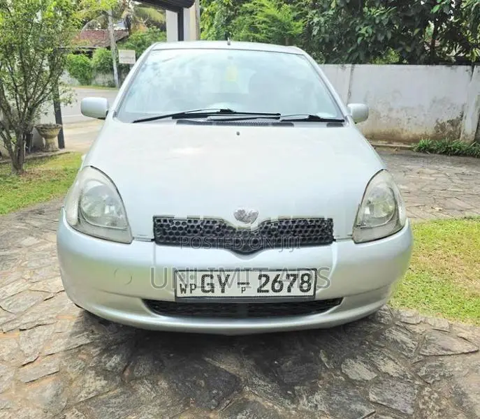 Toyota Vitz U GRAD 2000