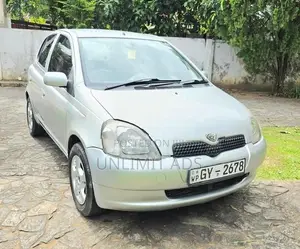 Toyota Vitz U GRAD 2000