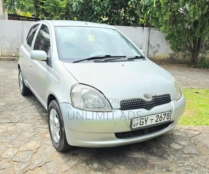 Toyota Vitz U GRAD 2000