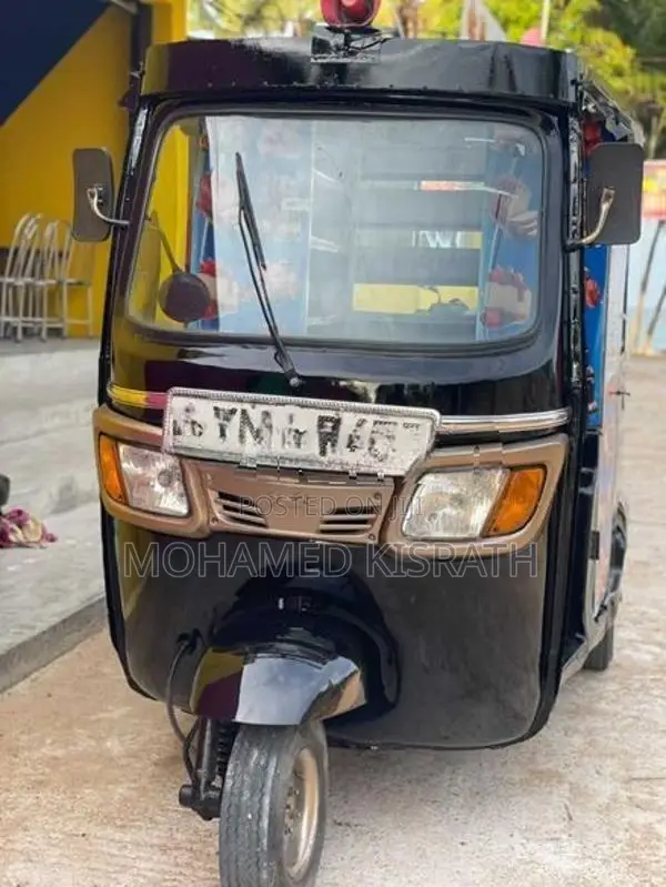 Bajaj RE 2011