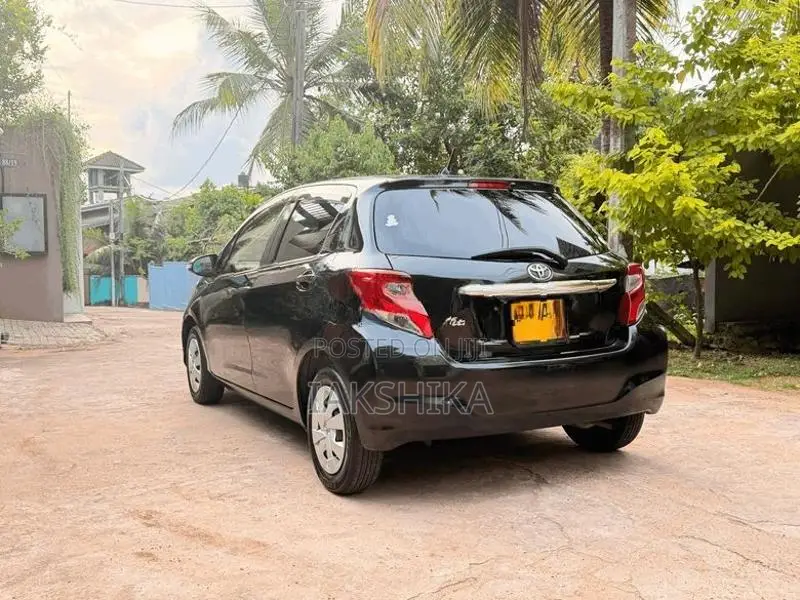 Toyota Vitz 2015