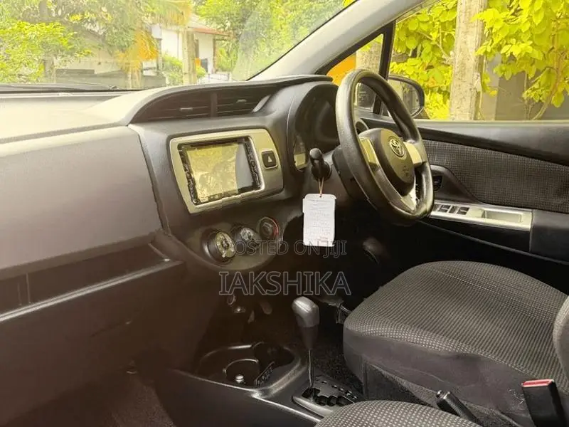 Toyota Vitz 2015