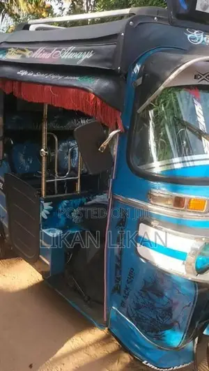 Bajaj RE 2015