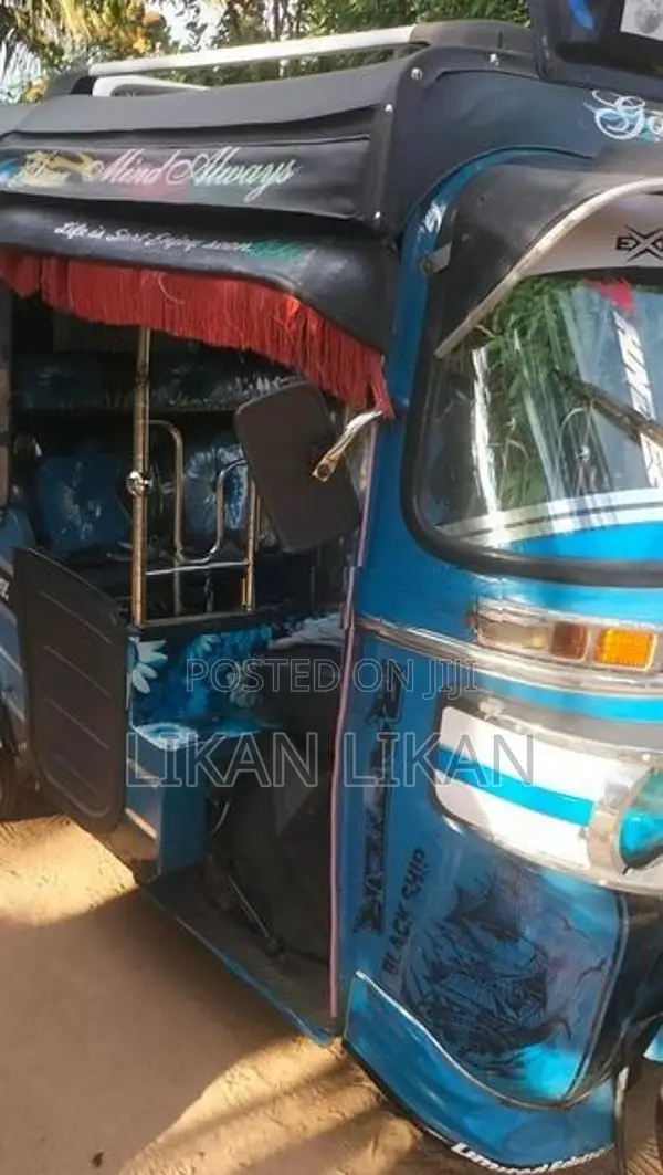 Bajaj RE 2015