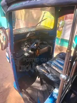 Bajaj RE 2015
