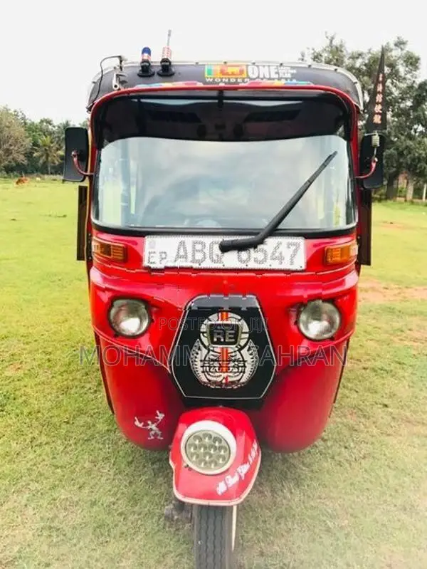 Bajaj RE 2018