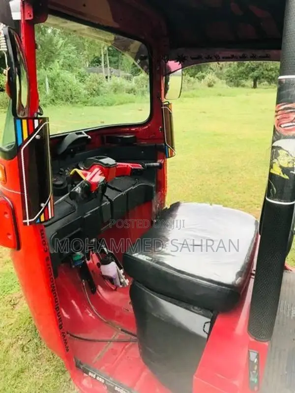 Bajaj RE 2018