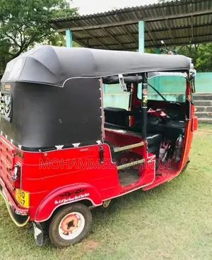 Bajaj RE 2018