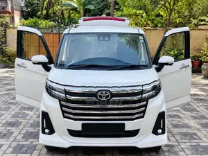 Toyota Roomy Custom GT 2025