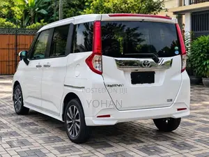 Toyota Roomy Custom GT 2025