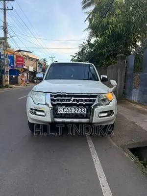 Mitsubishi Montero V98 2013