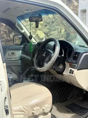 Mitsubishi Montero V98 2013