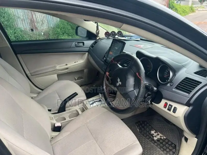 Mitsubishi Lancer Ex 2011