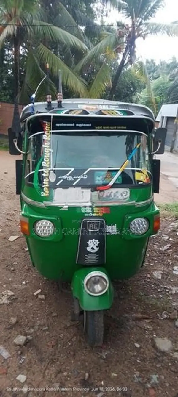 Bajaj RE 205 2011