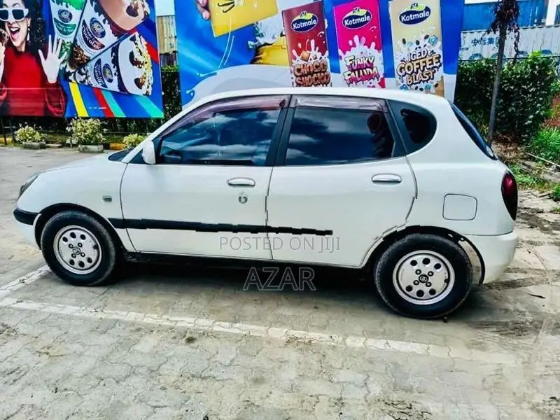Toyota Duet 2001