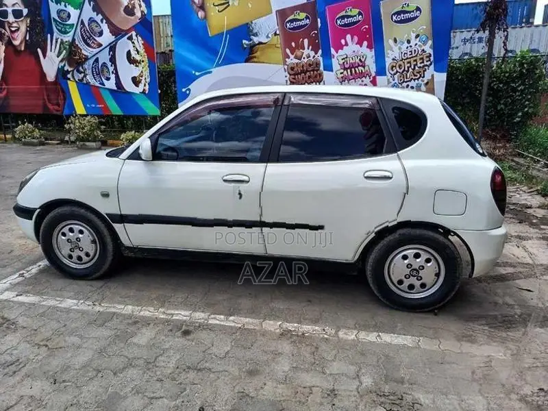 Toyota Duet 2001