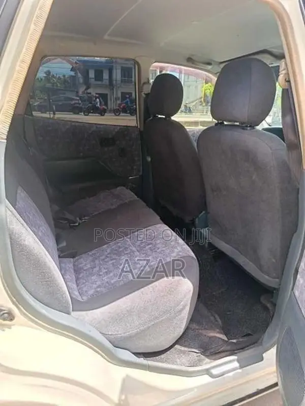 Toyota Duet 2001