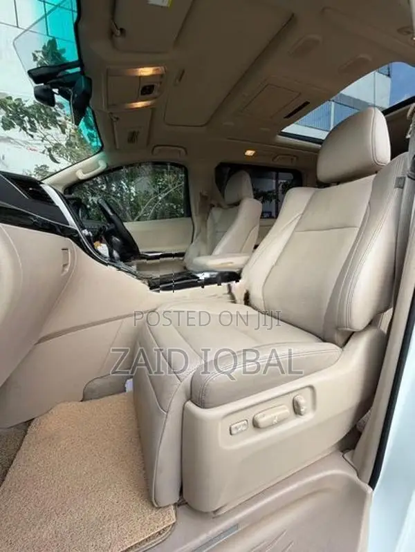 Toyota Vellfire Executive Lounge 2012