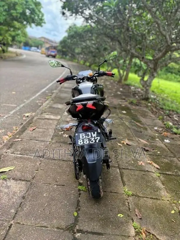 Bajaj Pulsar N160 2025