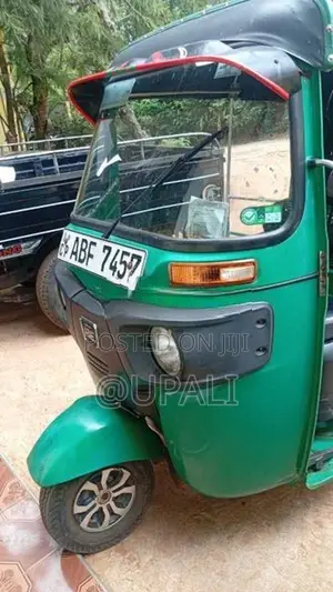 Bajaj RE 2015