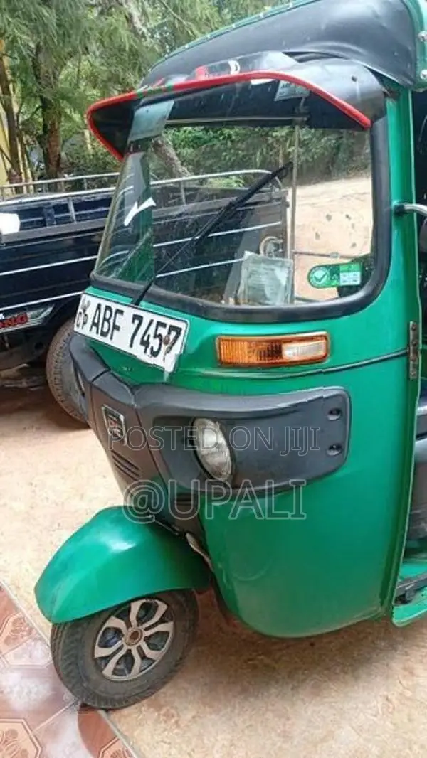 Bajaj RE 2015