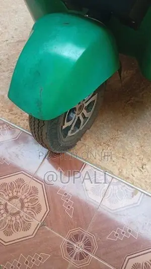 Bajaj RE 2015