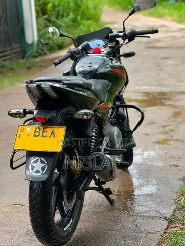 Bajaj Pulsar 180 2017