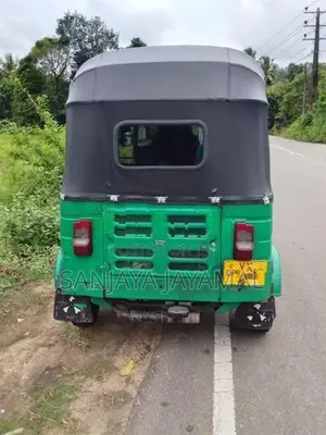 Bajaj RE 2012