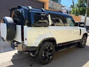 Land Rover Defender 110 2024