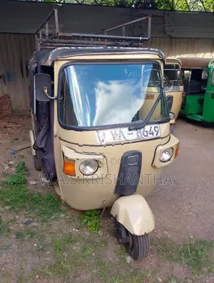 Bajaj RE 2010