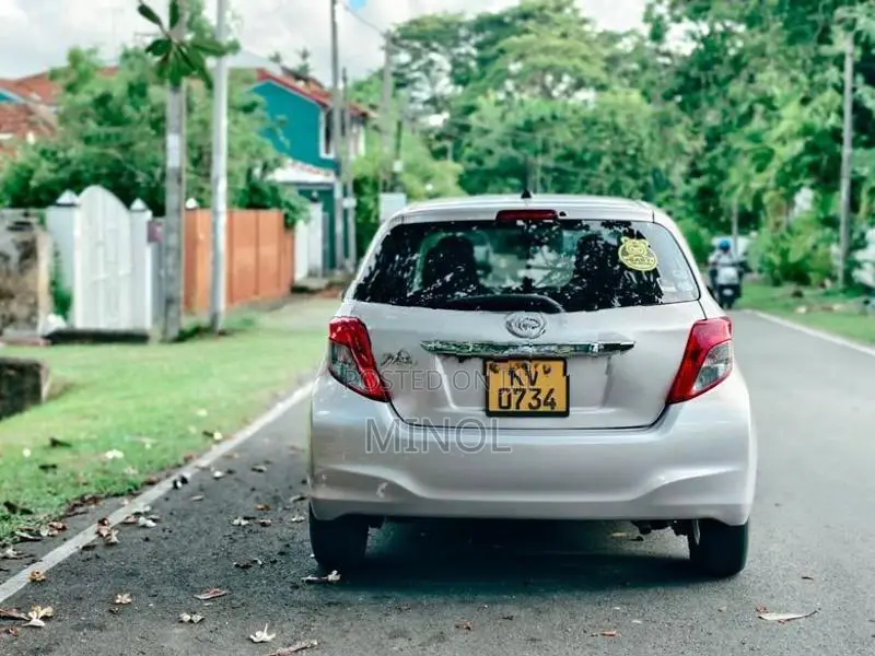 Toyota Vitz 2012