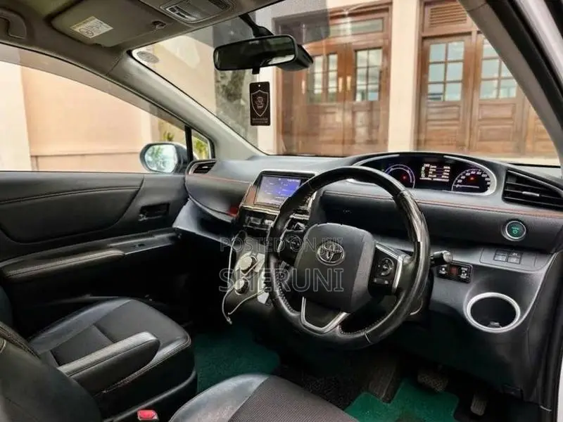 Toyota Sienta 2019