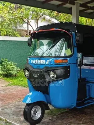Bajaj RE 2025