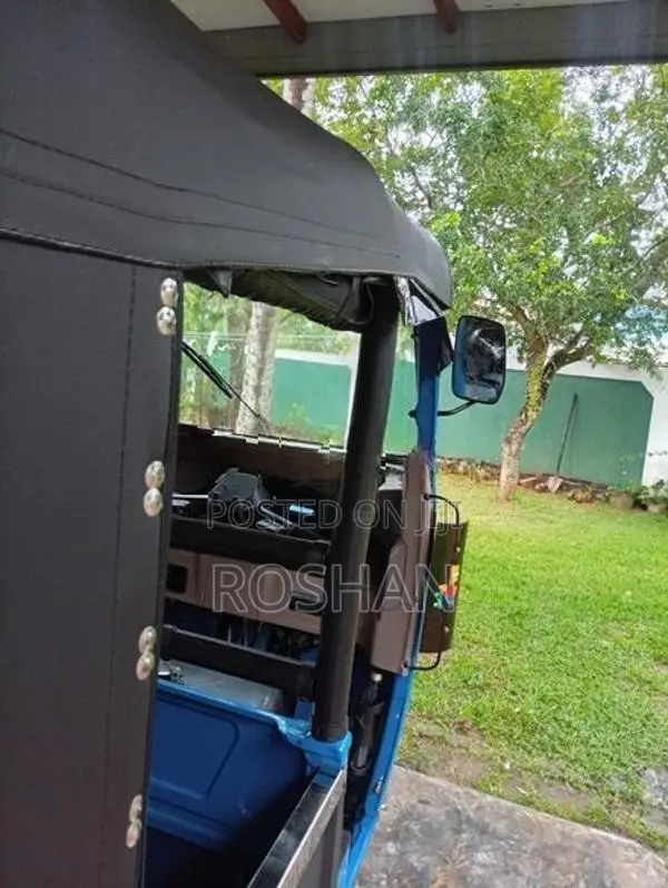 Bajaj RE 2025