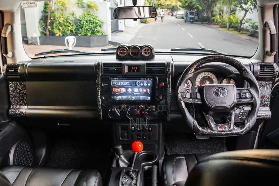 Toyota FJ Cruiser 4L V6 Modified 4x4 2015