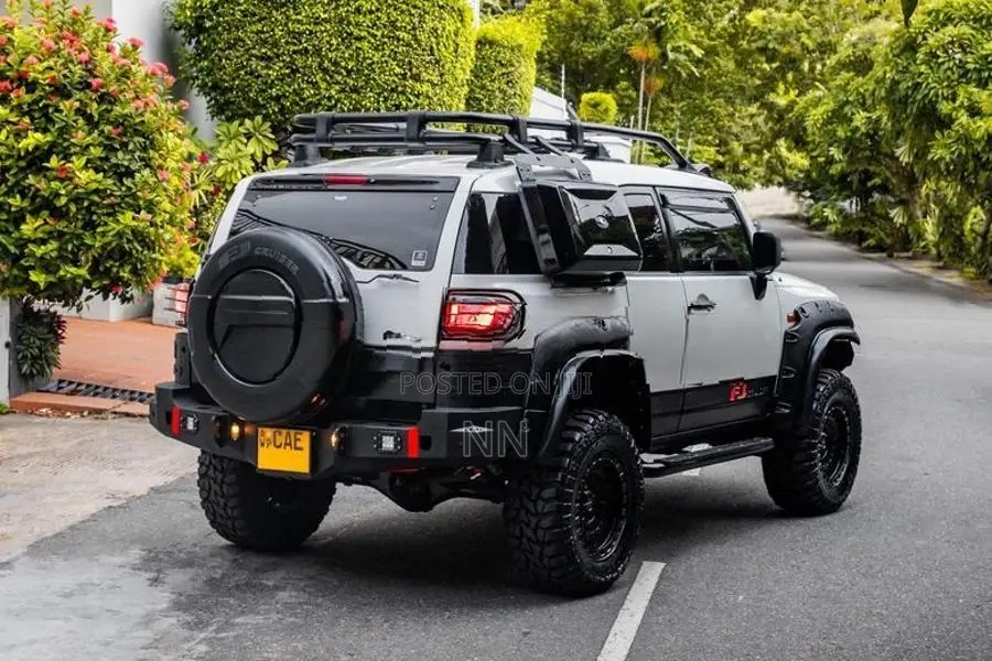 Toyota FJ Cruiser 4L V6 Modified 4x4 2015