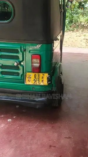 Bajaj RE 2016