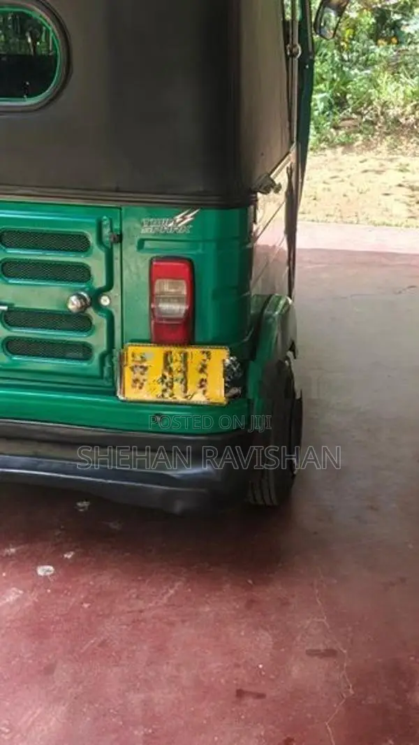 Bajaj RE 2016
