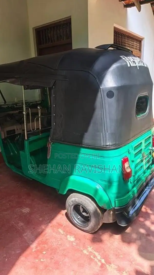 Bajaj RE 2016