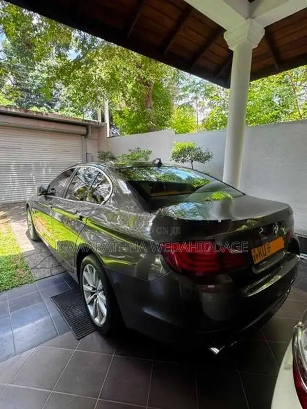 BMW 528i F10 2011