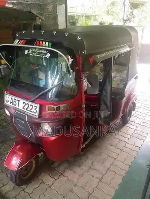 Bajaj RE 2018