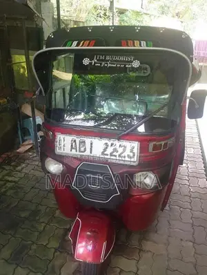 Bajaj RE 2018