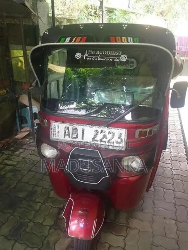 Bajaj RE 2018