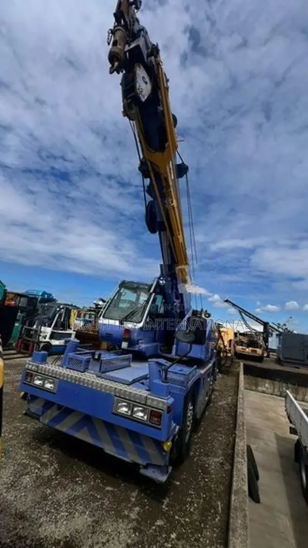 TADANO 12 Ton Crane