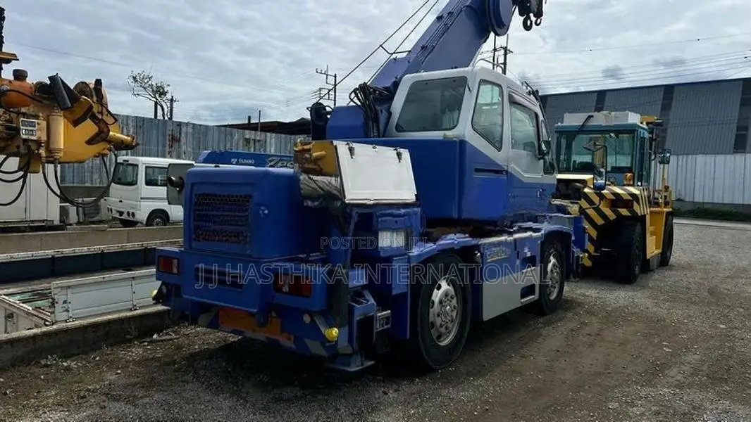 TADANO 12 Ton Crane