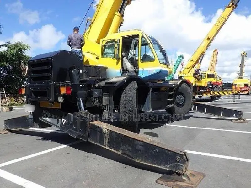 KOBELCO 25 Ton Crane