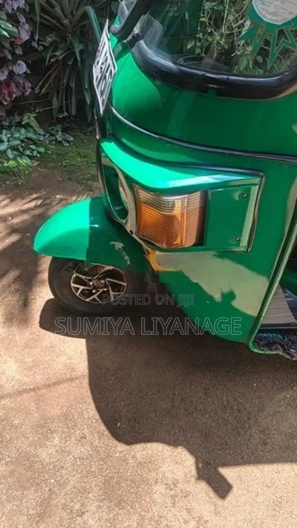 Bajaj RE 2012