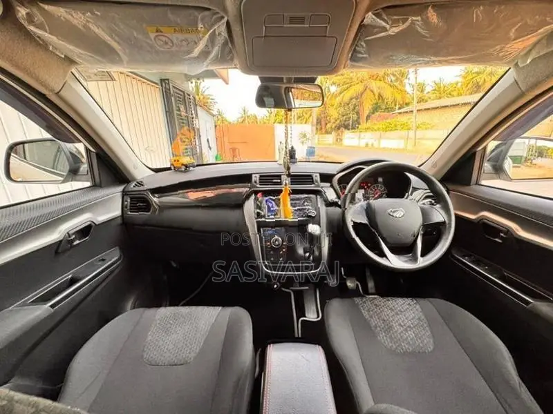 Mahindra KUV 100 2022