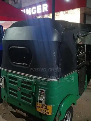Bajaj RE 2017