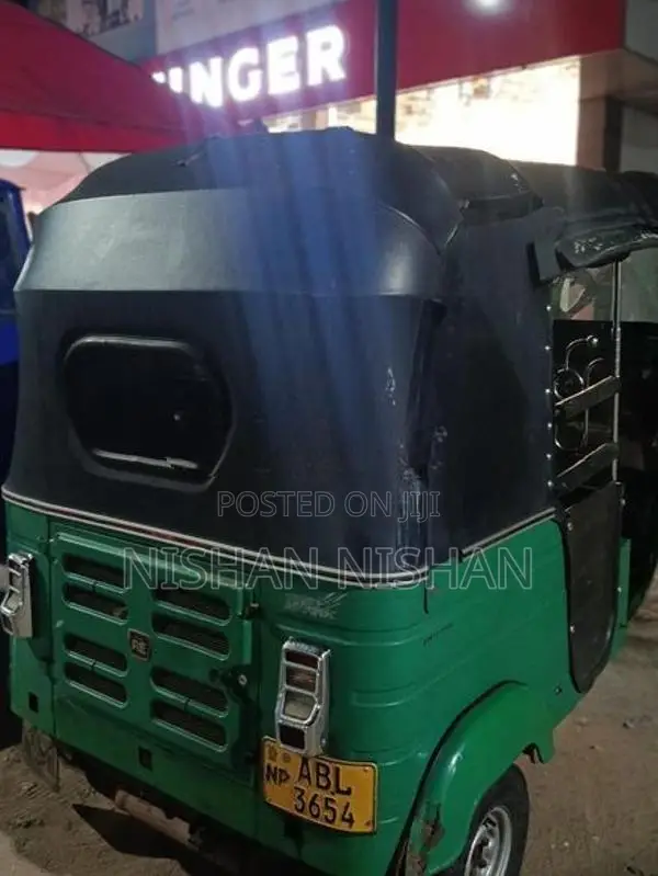 Bajaj RE 2017